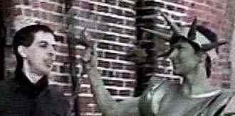 statue-mic-cu-c.jpg (7993 bytes)